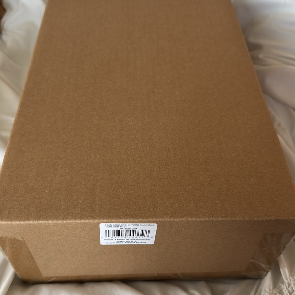 The Stanley x LoveShackFancy Quencher 40 OZ Blooming Heirloom Floral Bow - Picture 17 of 17